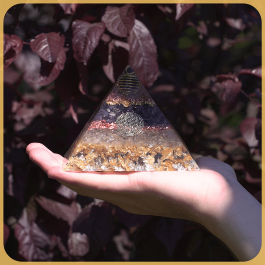 Orgonit Pyramide Groß "Ur-Essenz"