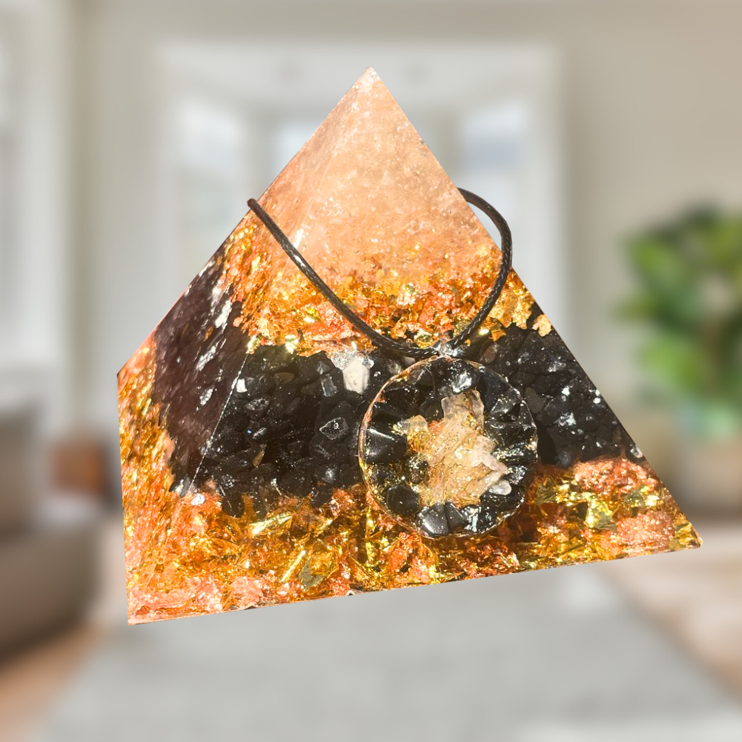 Gold Onyx Orgonitpyramide - Selbstbewusstsein, Erwachen